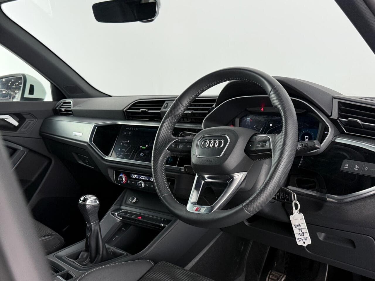 Audi Q3 thumbnail Interior Front