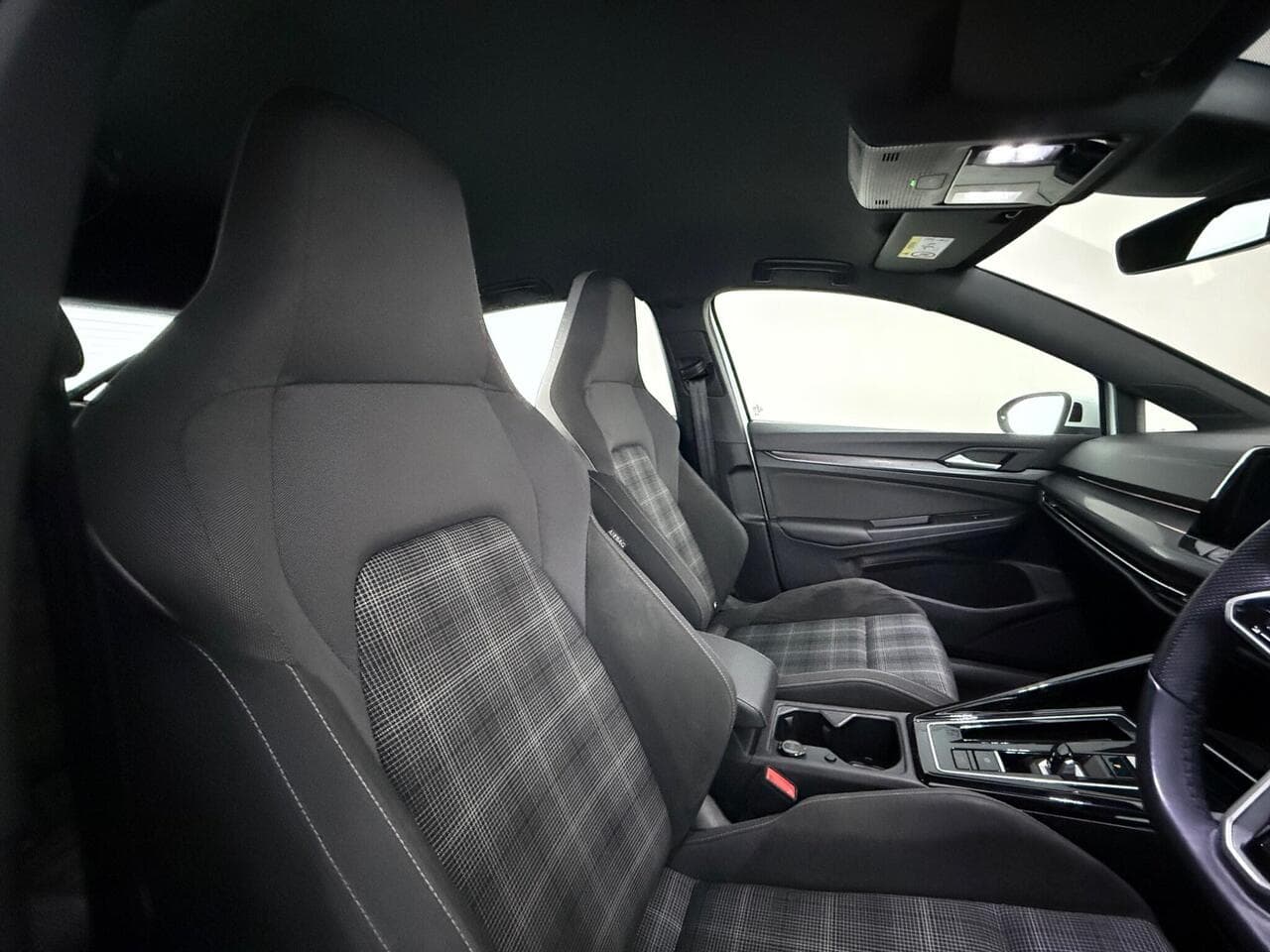 Volkswagen Golf thumbnail Seat Driver