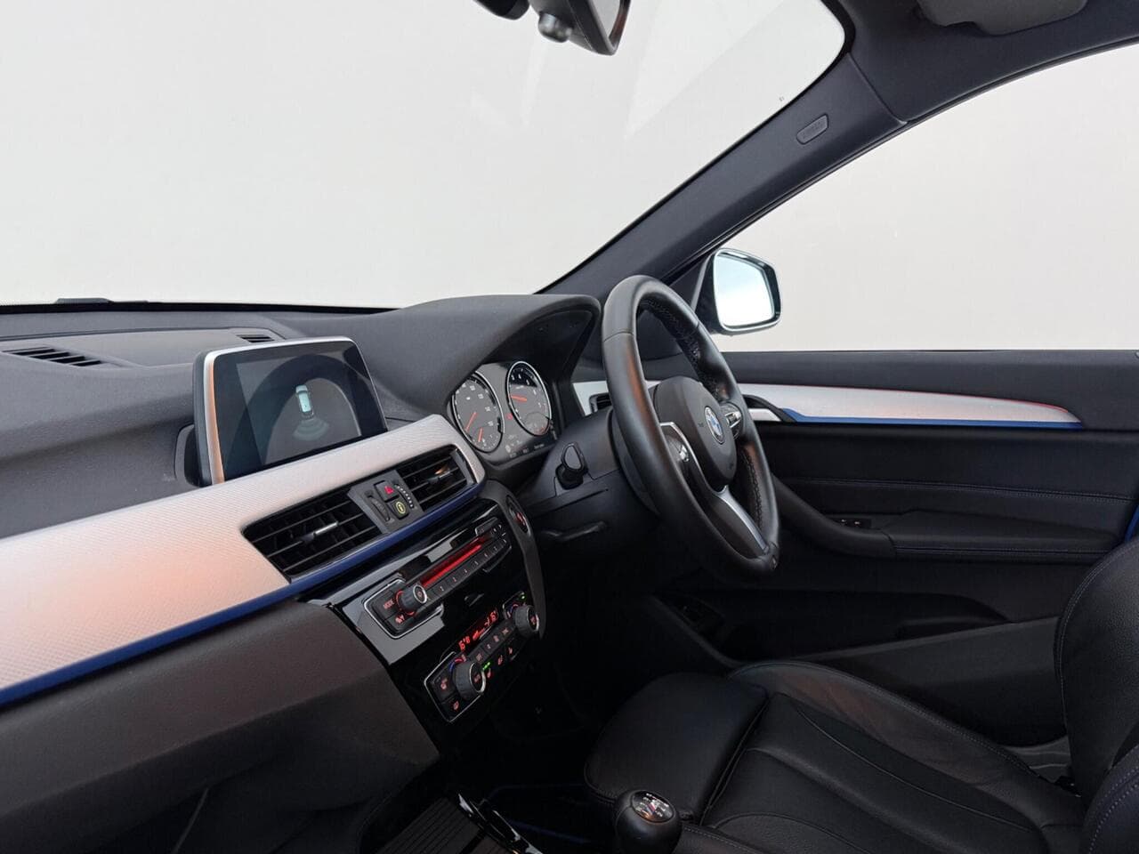 BMW X1 thumbnail Interior Front