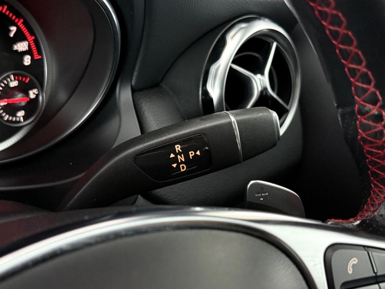 Mercedes-Benz GLA thumbnail Misc Controls