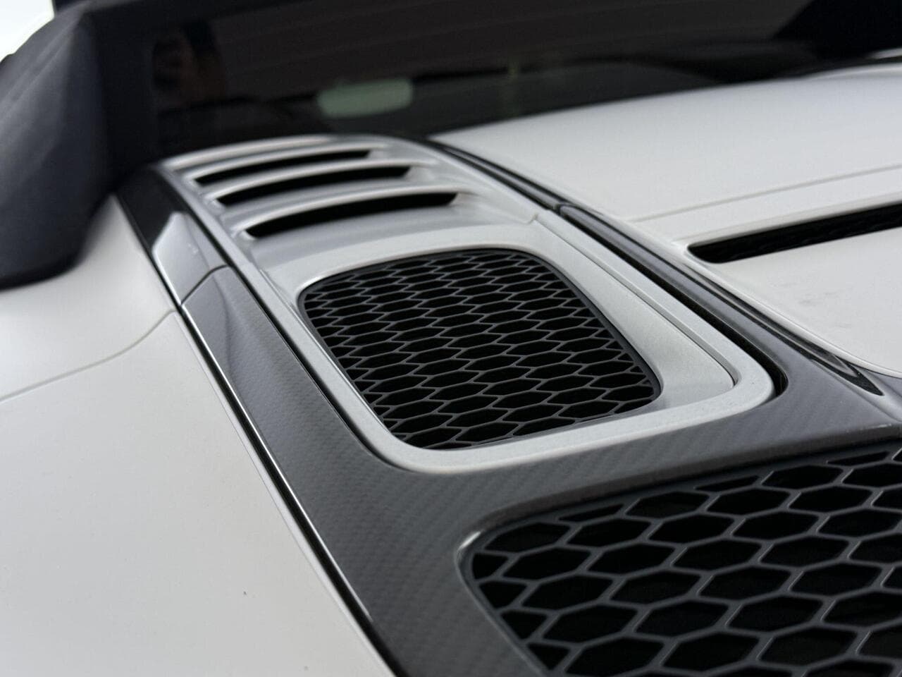 Audi R8 thumbnail Inconclusive