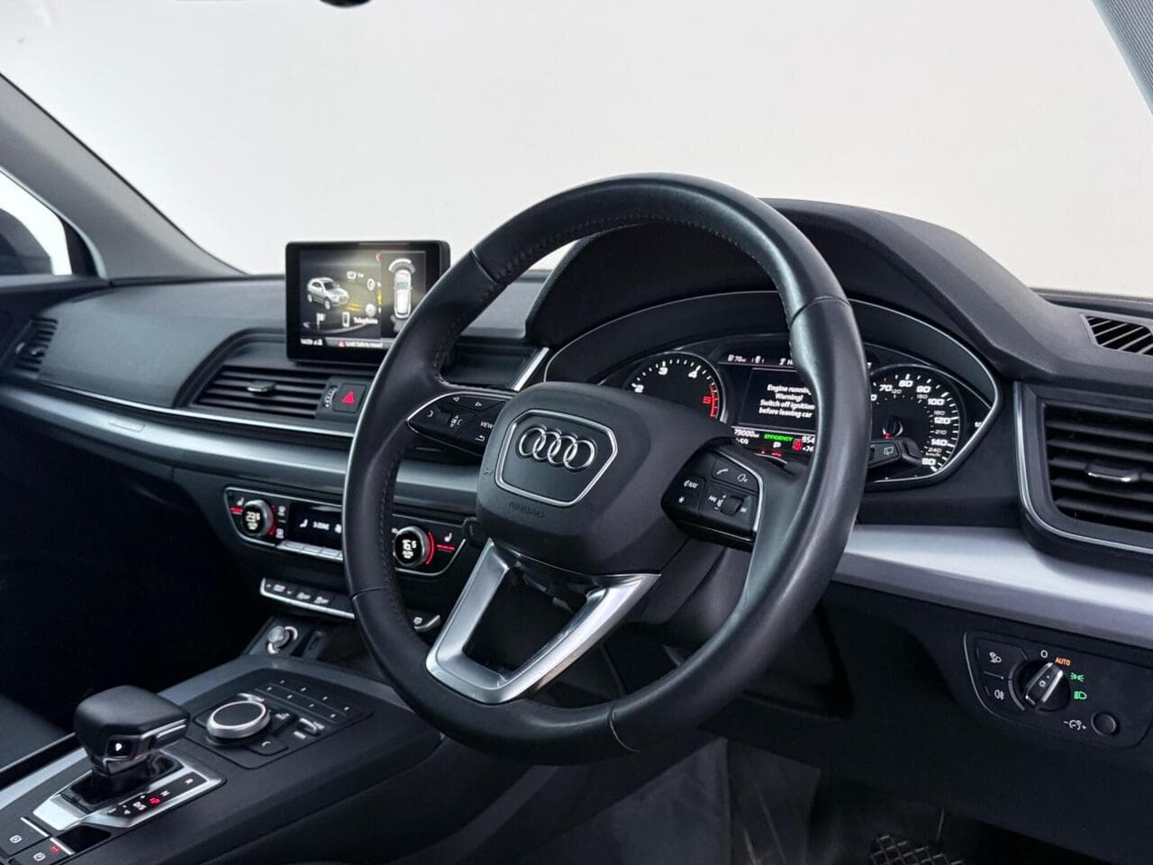 Audi Q5 thumbnail Interior Front