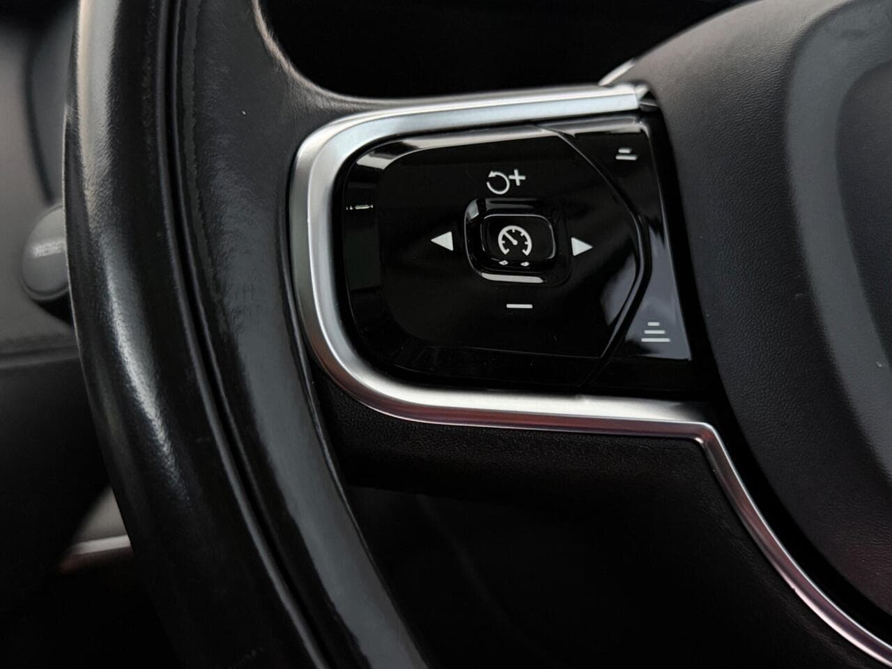 Volvo XC90 thumbnail Misc Controls