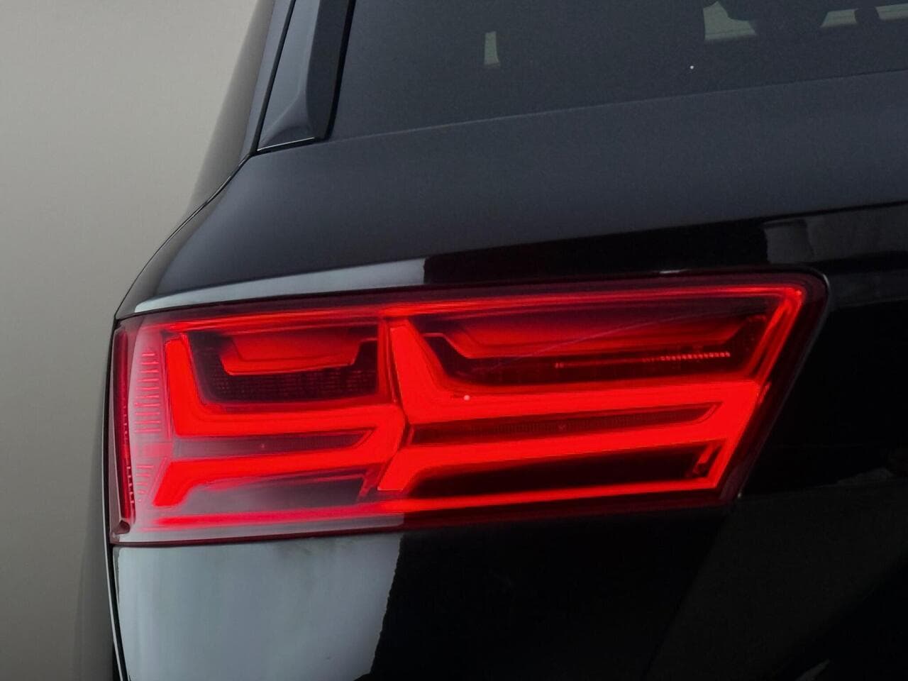 Audi Q7 thumbnail Lights Rear