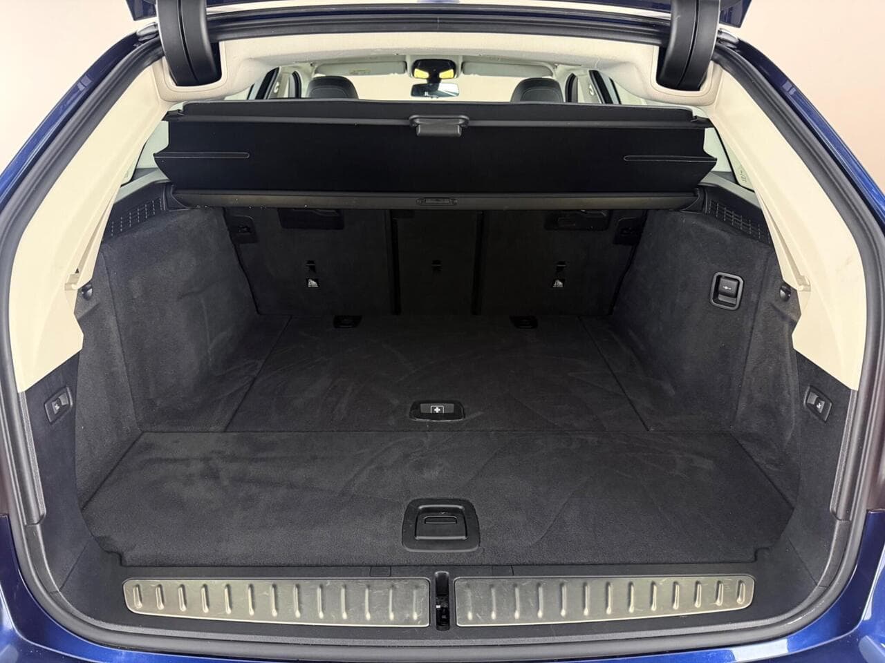 BMW 5 Series thumbnail Boot