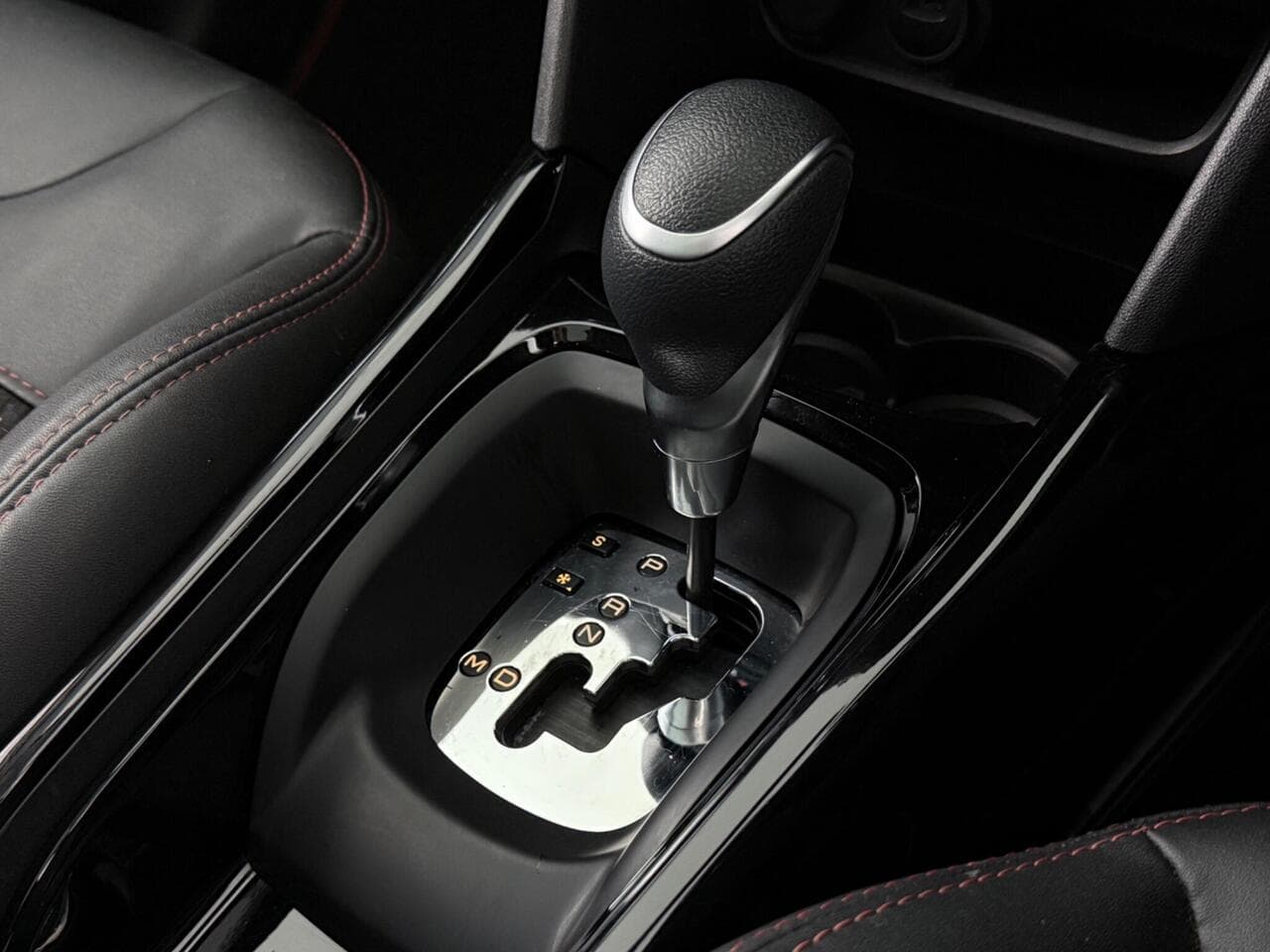 Peugeot 2008 thumbnail Interior Front