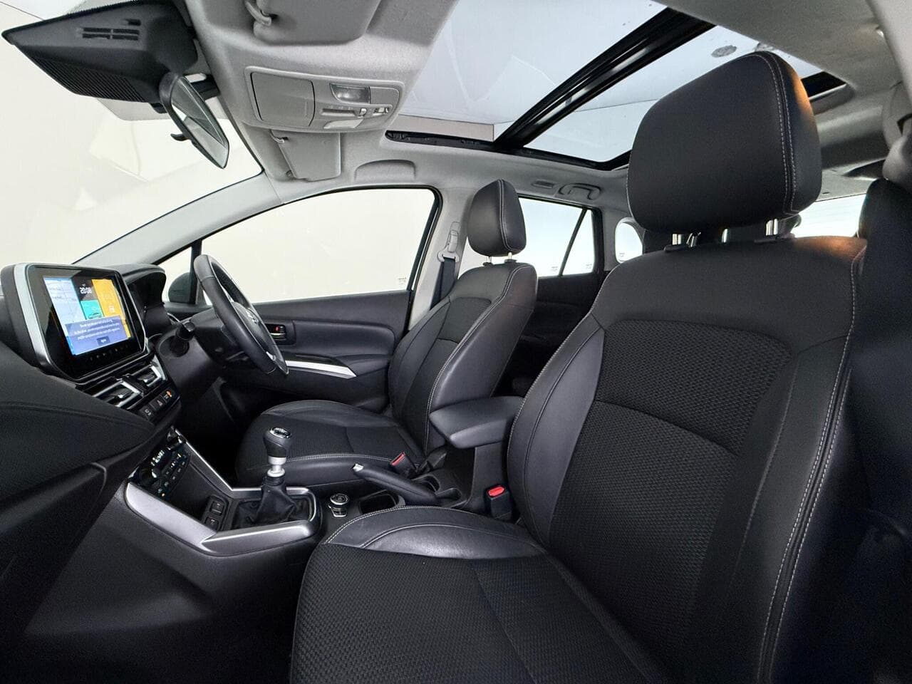 Suzuki S-Cross thumbnail Seat Front Passenger