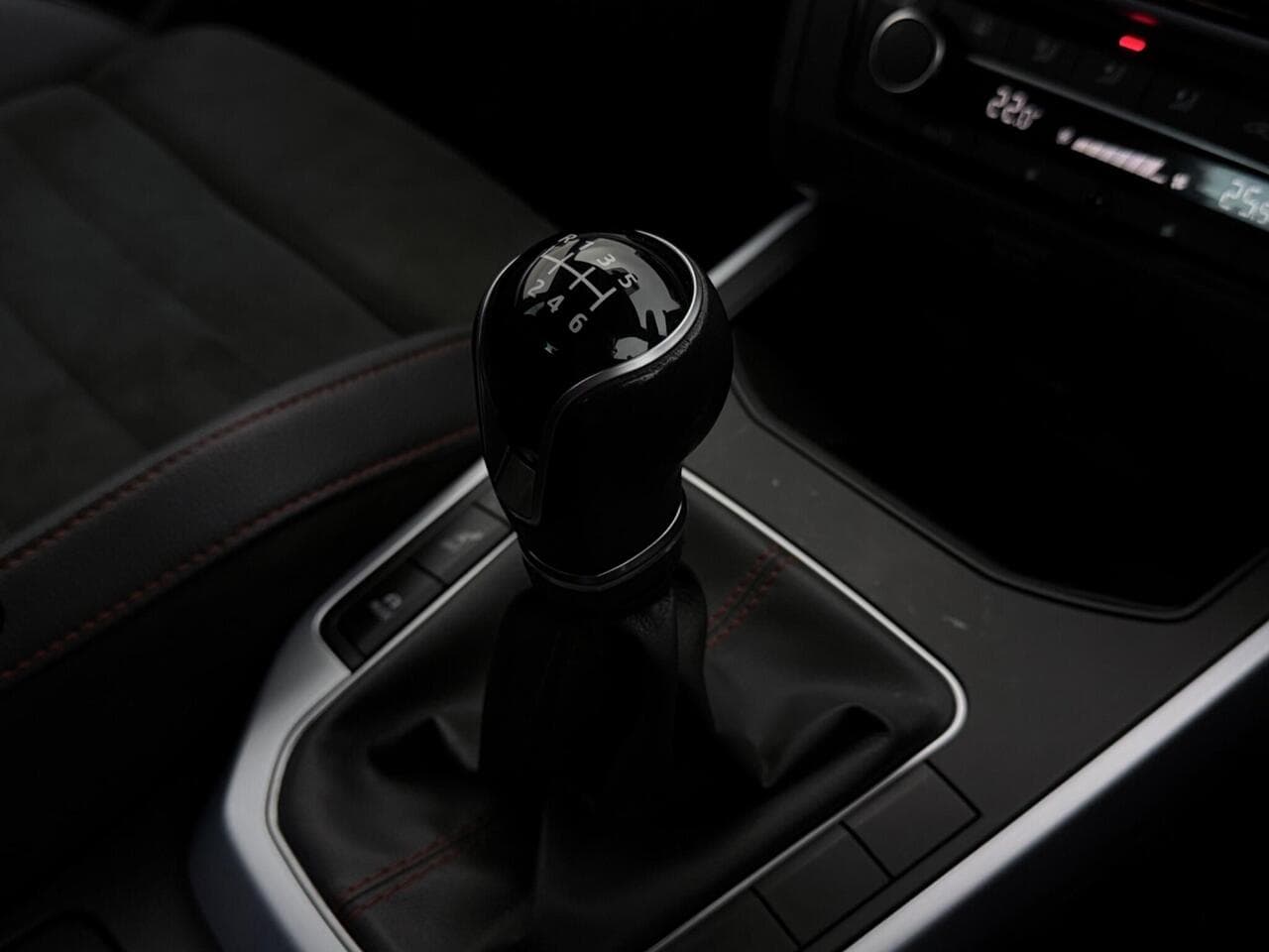 SEAT Arona thumbnail Interior Front