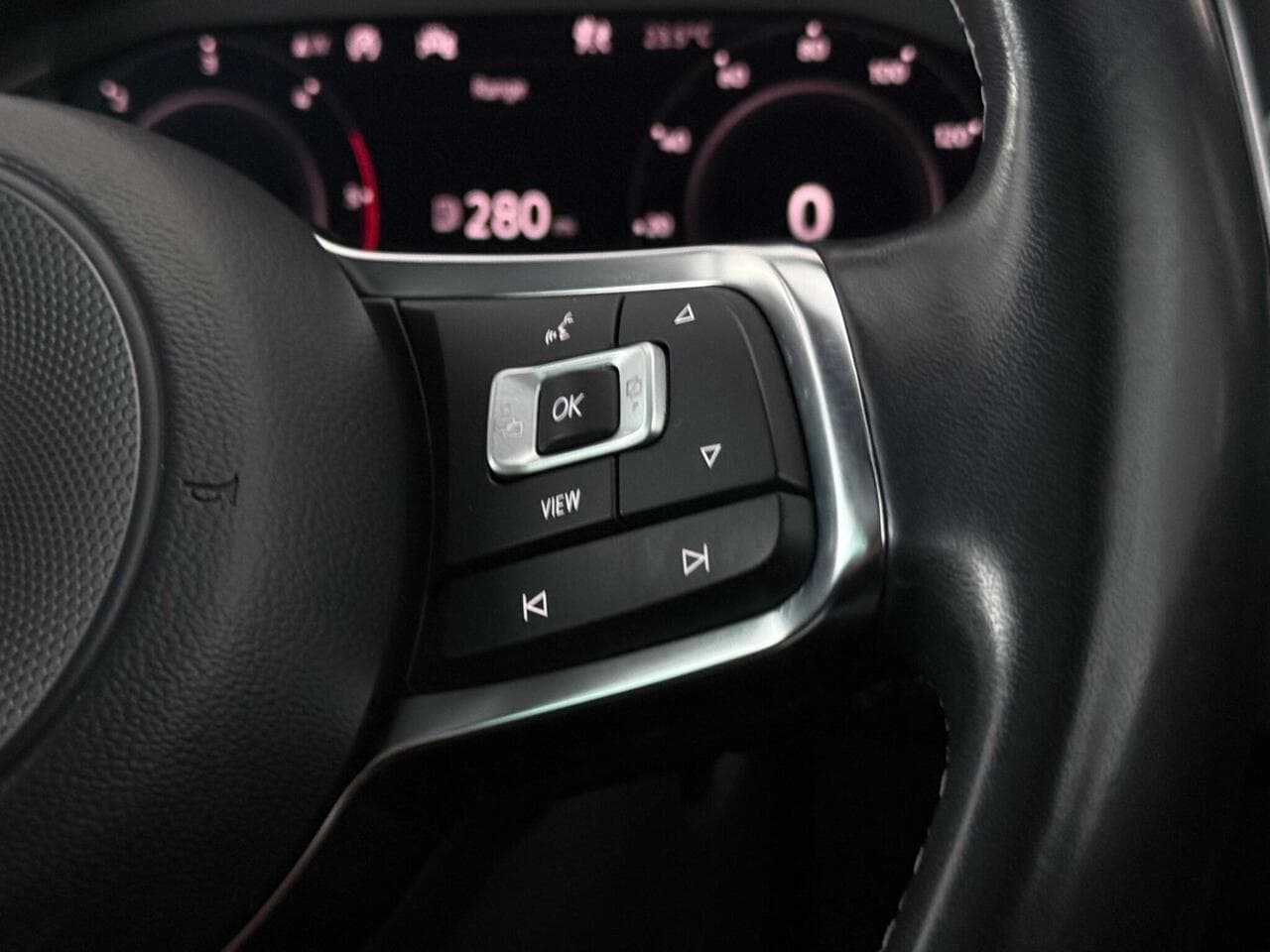 Volkswagen Tiguan thumbnail Misc Controls