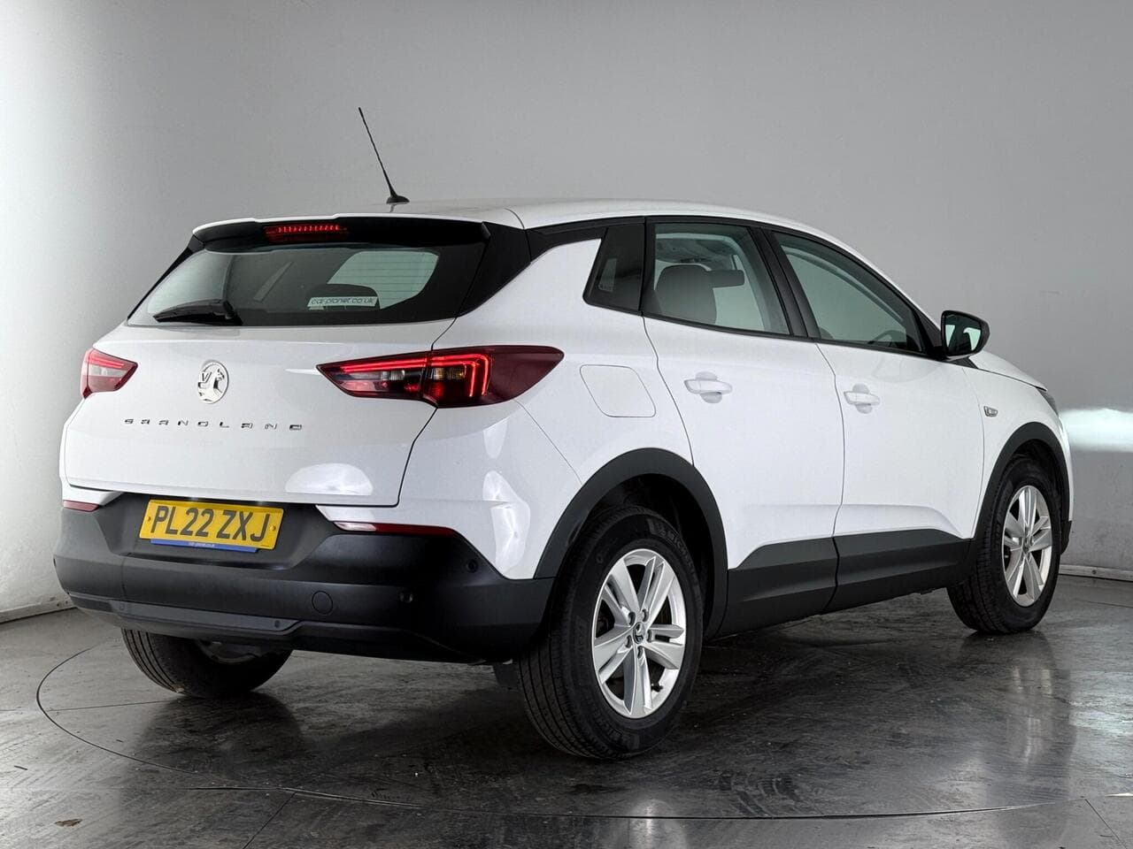 Vauxhall Grandland thumbnail Rear Right