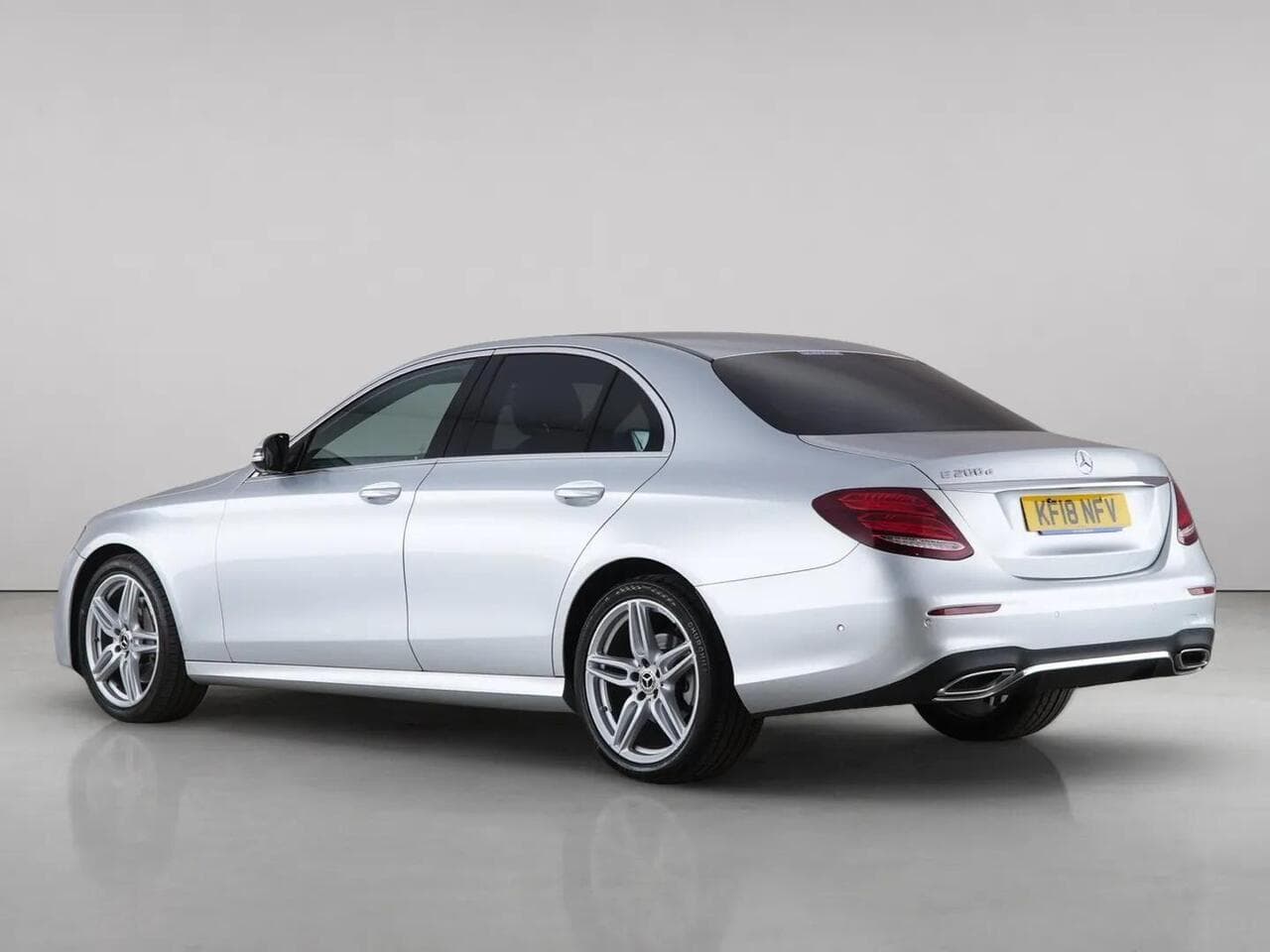 Mercedes-Benz E Class thumbnail Rear Left