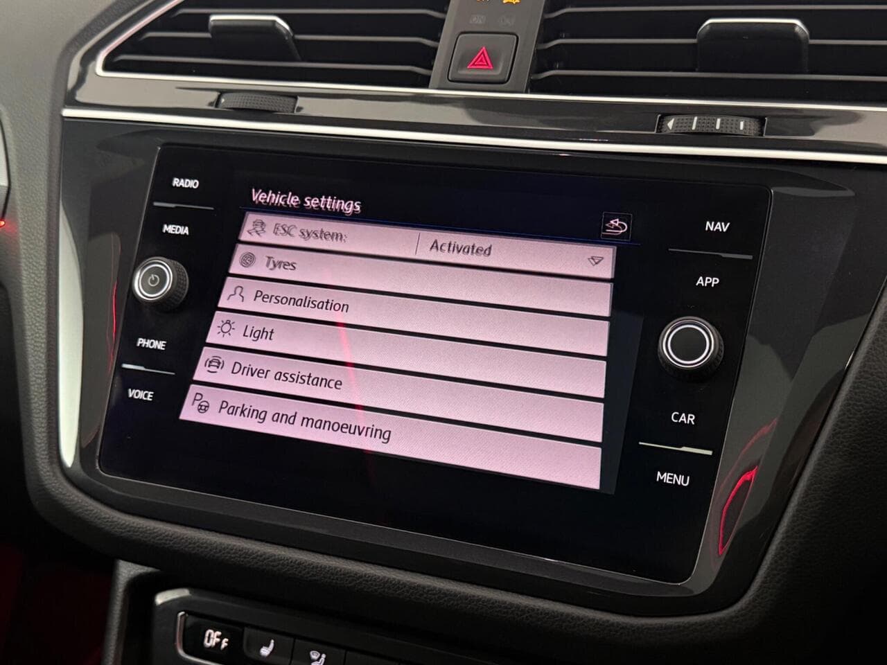 Volkswagen Tiguan thumbnail Infotainment System