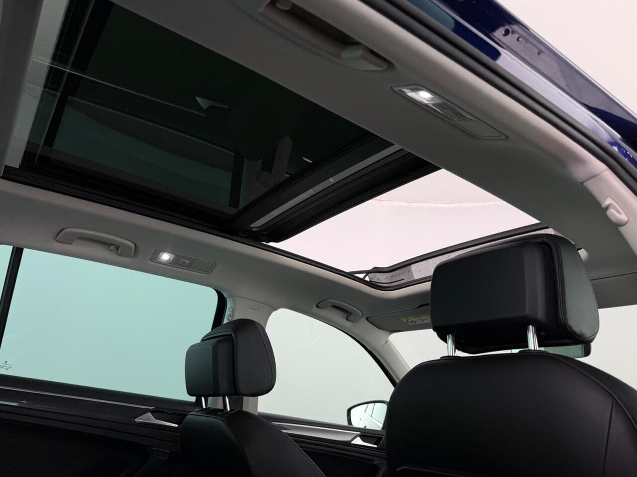 Volkswagen Tiguan thumbnail Roof