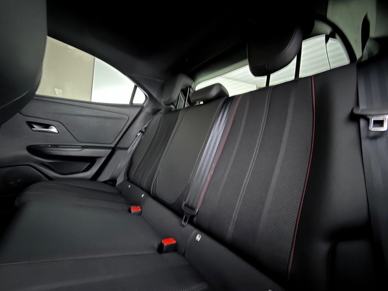 Vauxhall Mokka thumbnail Seats Rear