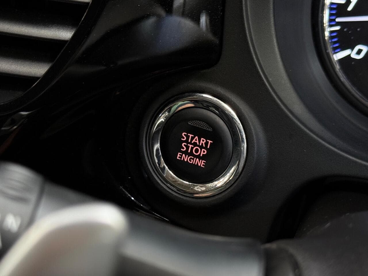 Mitsubishi Outlander thumbnail Misc Controls