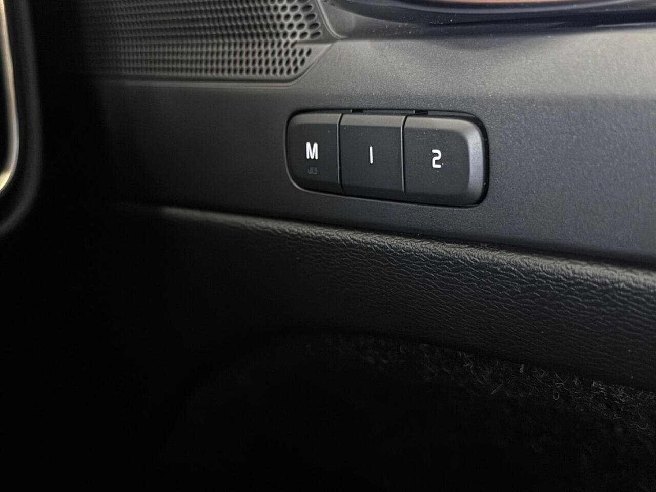 Volvo XC40 thumbnail Misc Controls