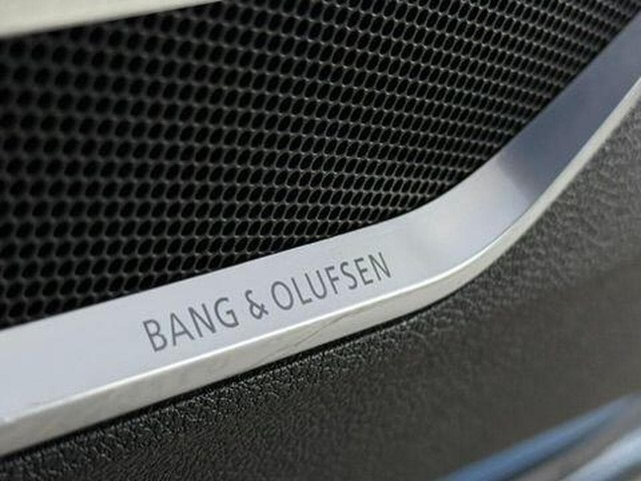 Audi Q3 thumbnail Badge Exterior
