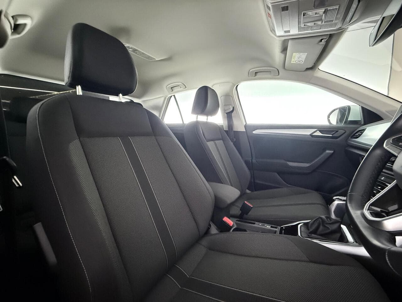 Volkswagen T-Roc thumbnail Seat Driver
