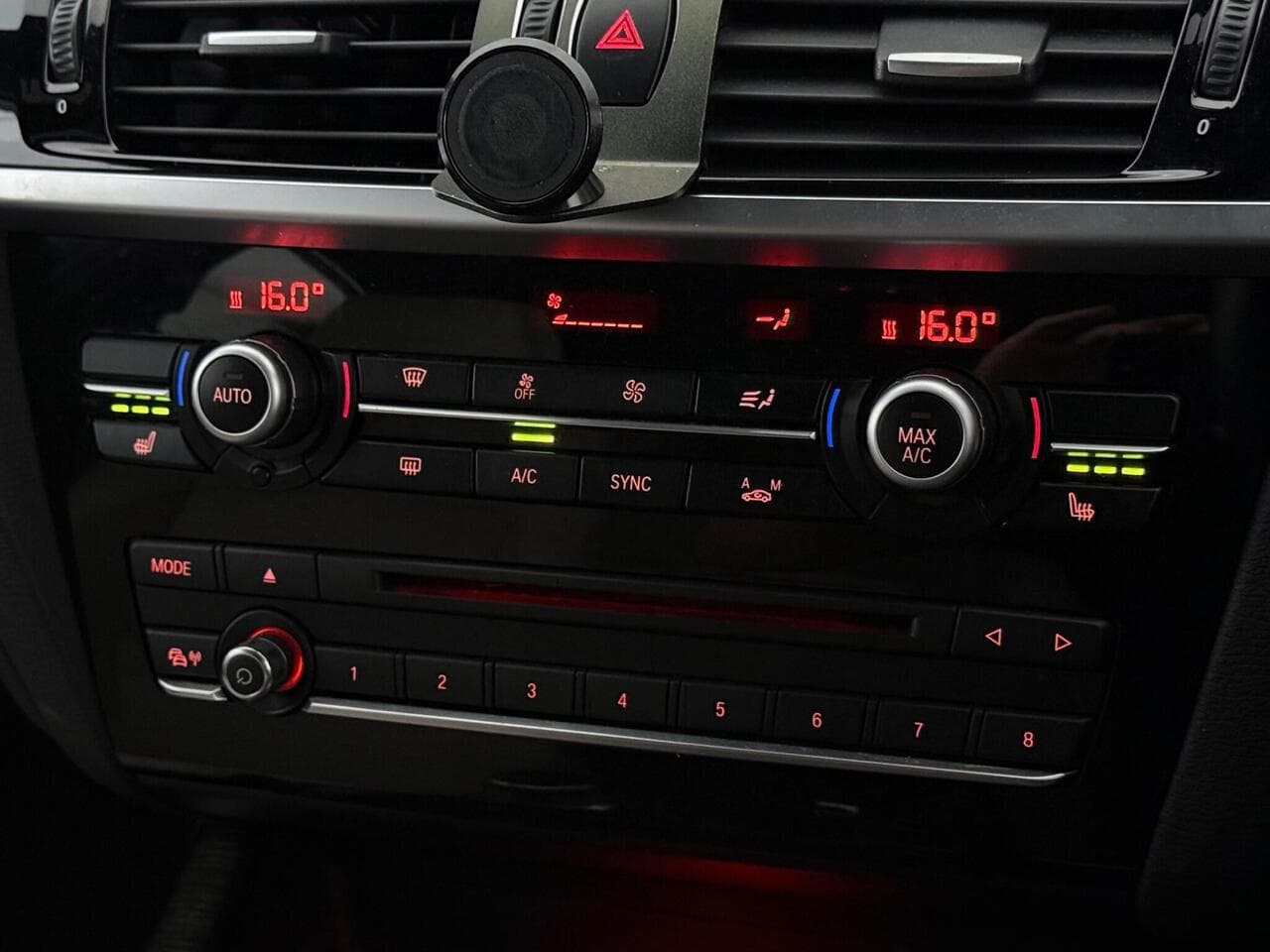 BMW X4 thumbnail Infotainment System