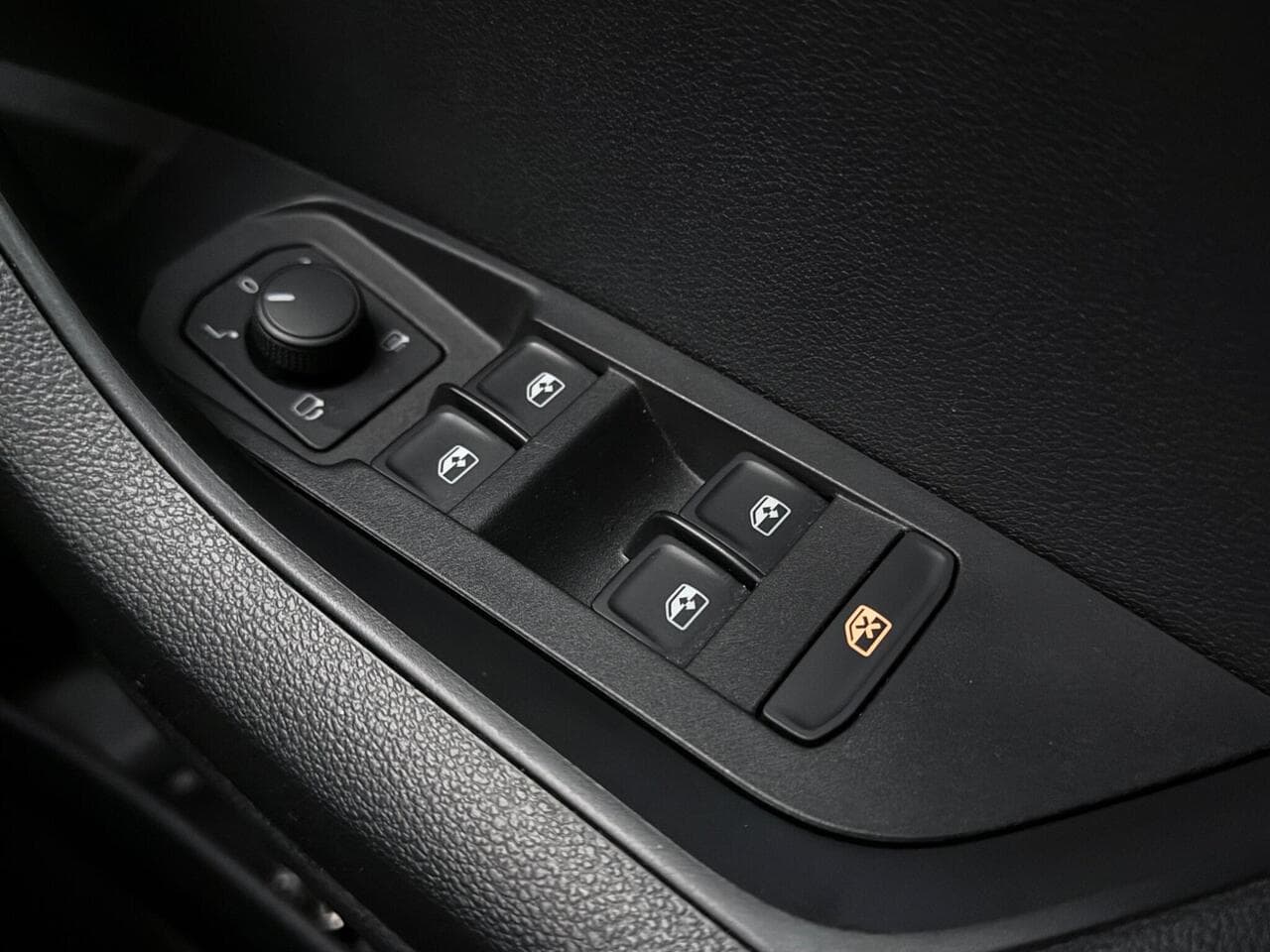 Skoda Karoq thumbnail Misc Controls