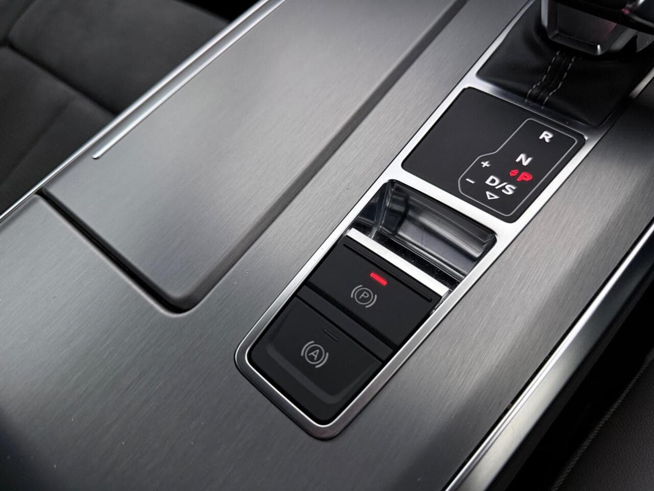 Audi A6 Saloon thumbnail Misc Controls