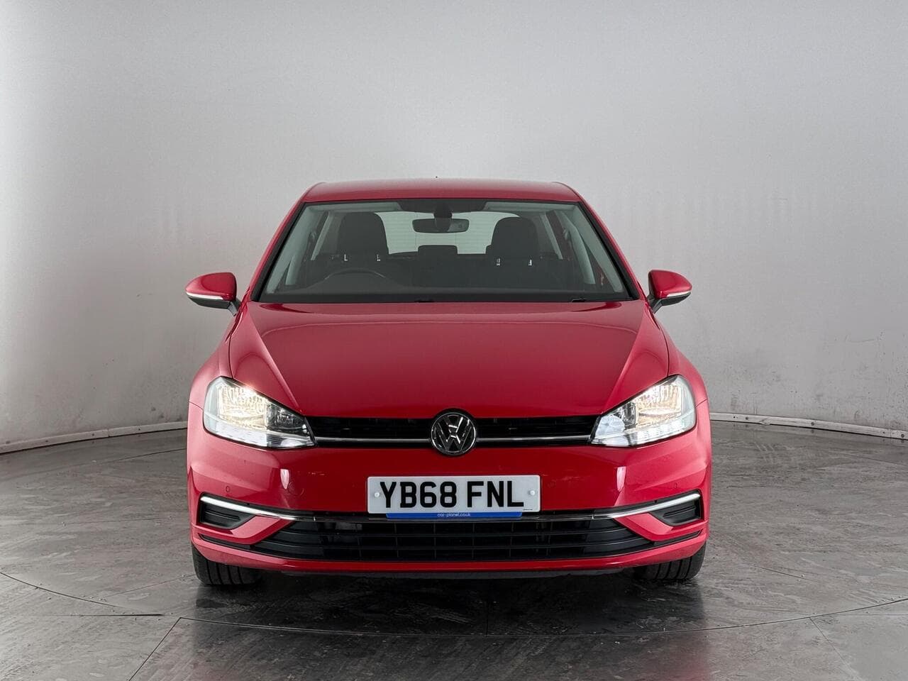 Volkswagen Golf thumbnail Front