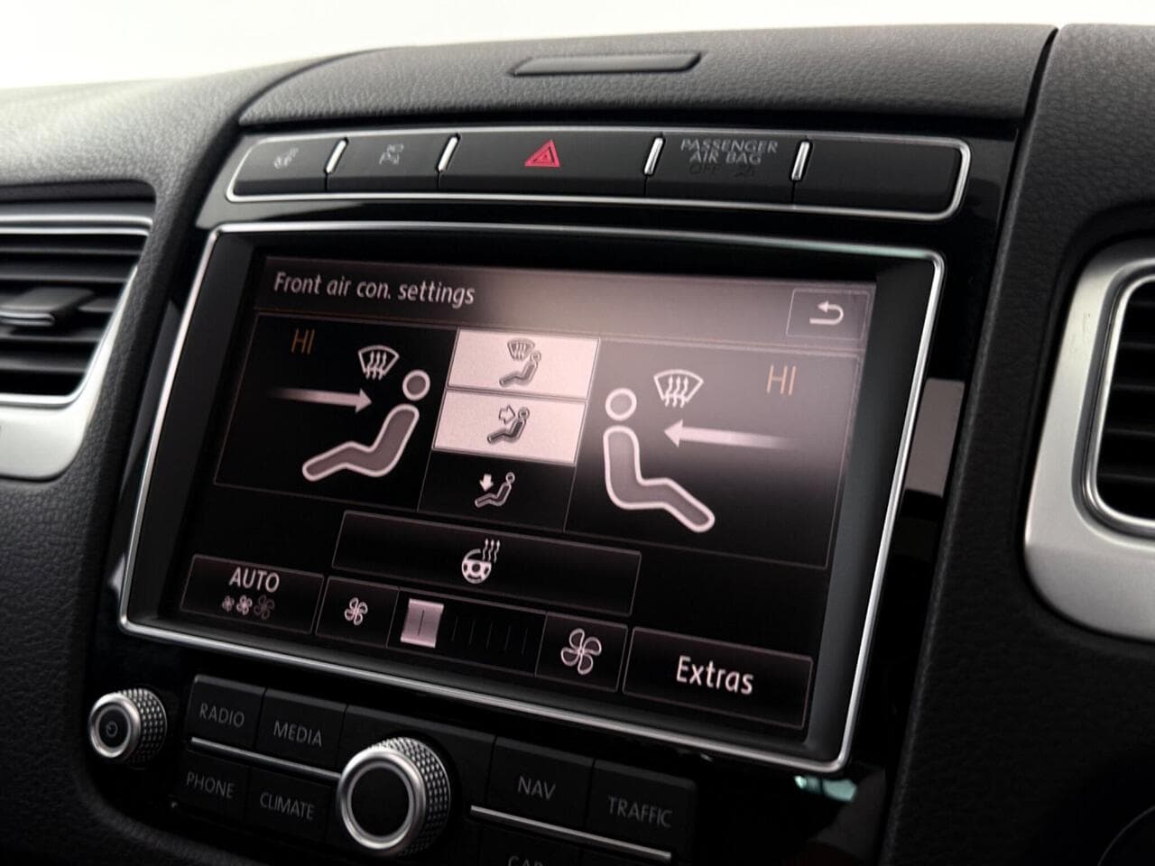 Volkswagen Touareg thumbnail Infotainment System