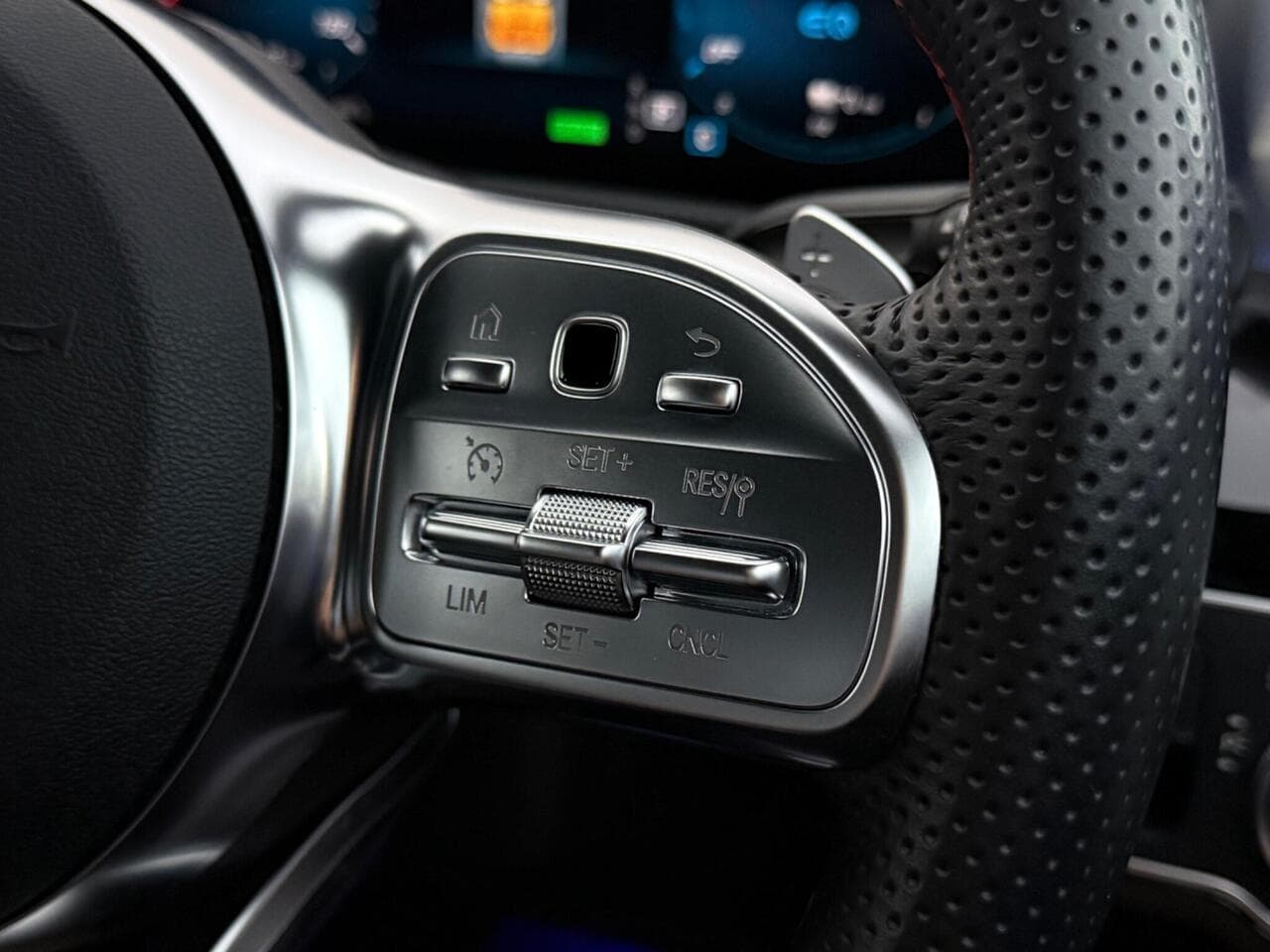 Mercedes-Benz CLA thumbnail Misc Controls