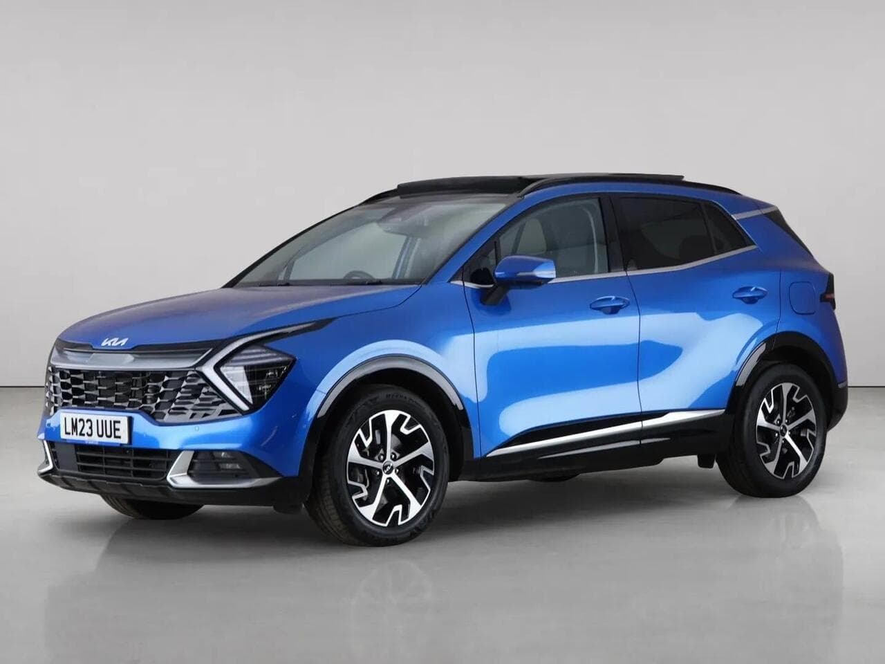 Kia Sportage thumbnail Front Left
