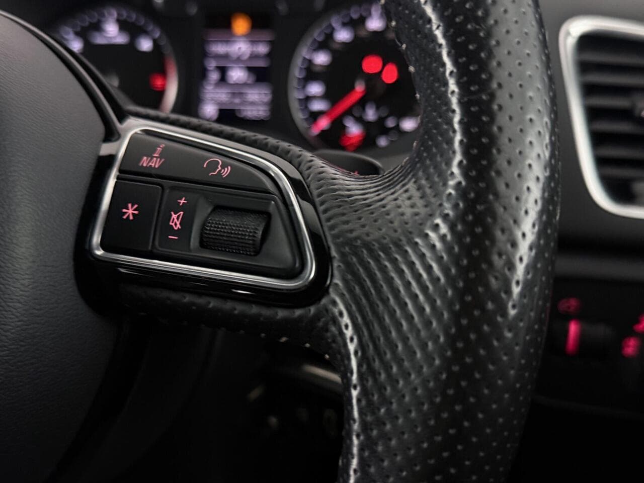 Audi Q3 thumbnail Misc Controls