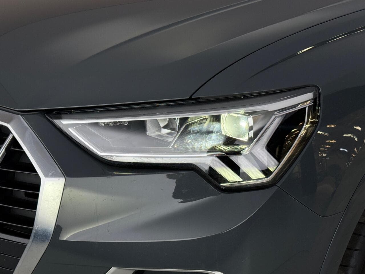 Audi Q3 thumbnail Lights Front