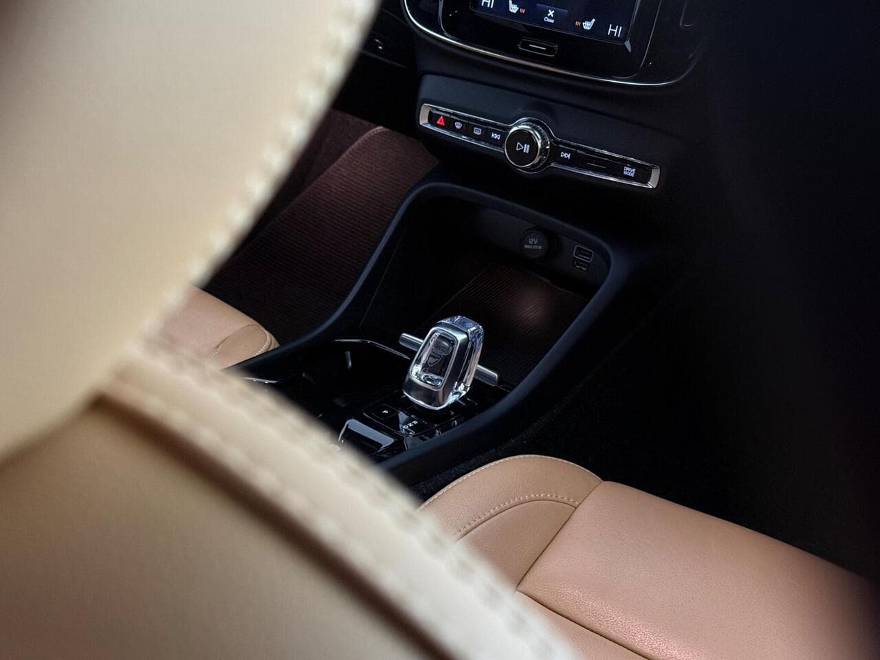Volvo XC40 thumbnail Misc Controls