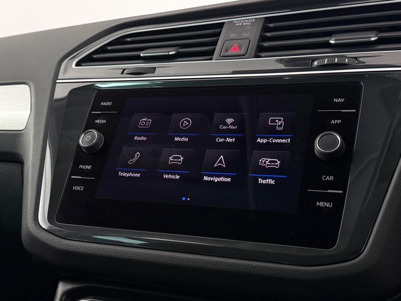 Volkswagen Tiguan thumbnail Infotainment System