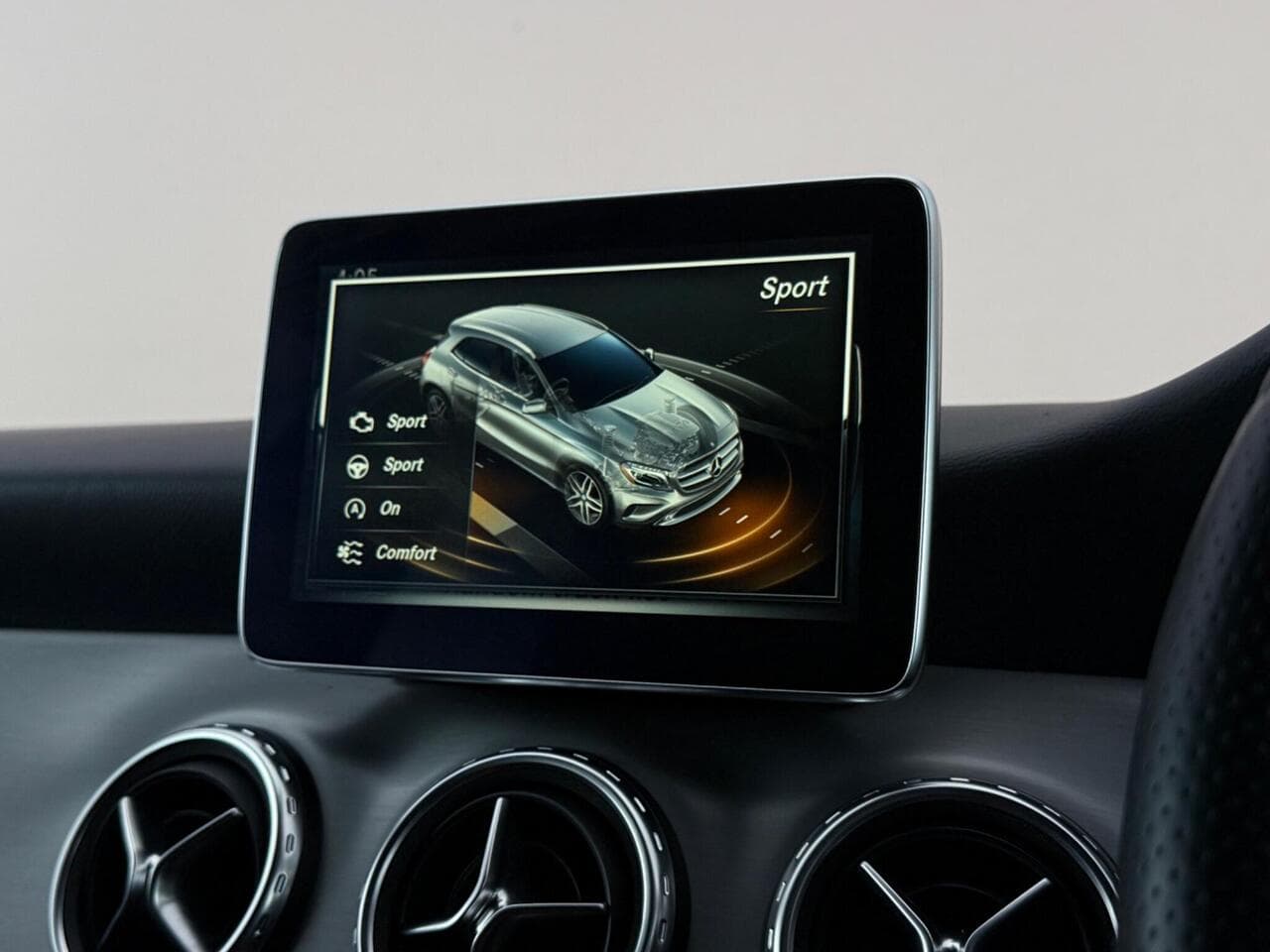 Mercedes-Benz GLA thumbnail Infotainment System