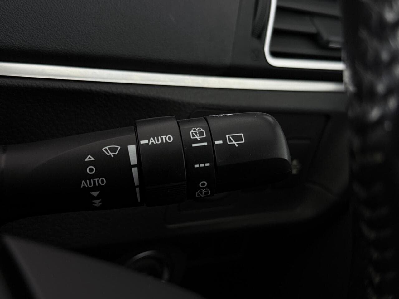 Toyota Verso thumbnail Misc Controls