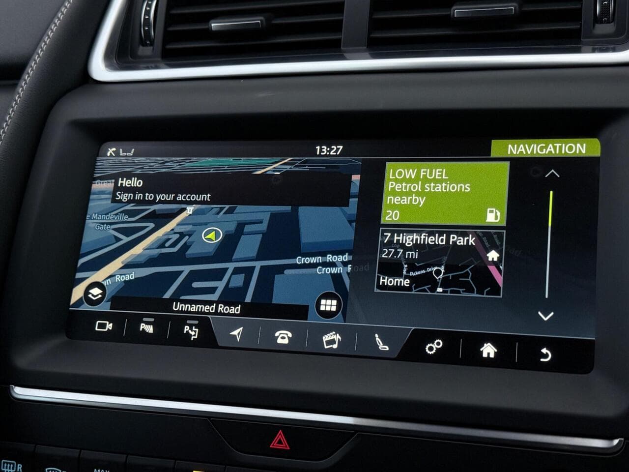 Jaguar E-PACE thumbnail Infotainment System