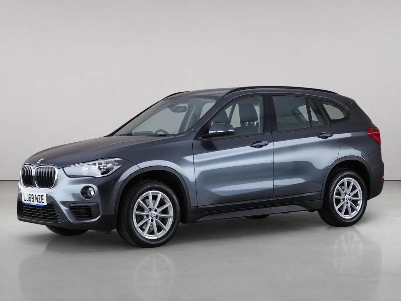 BMW X1 thumbnail Front Left