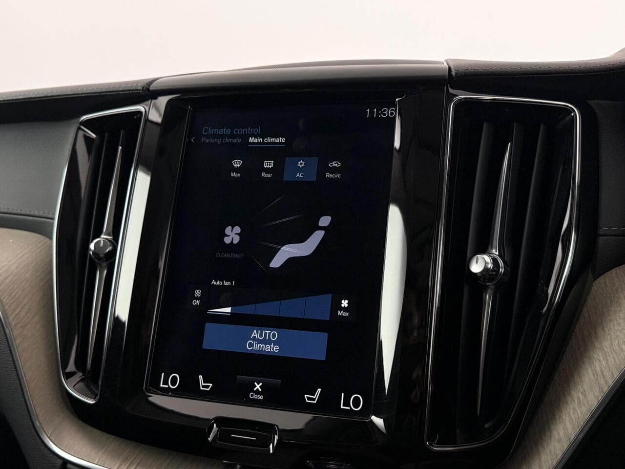 Volvo XC60 thumbnail Infotainment System