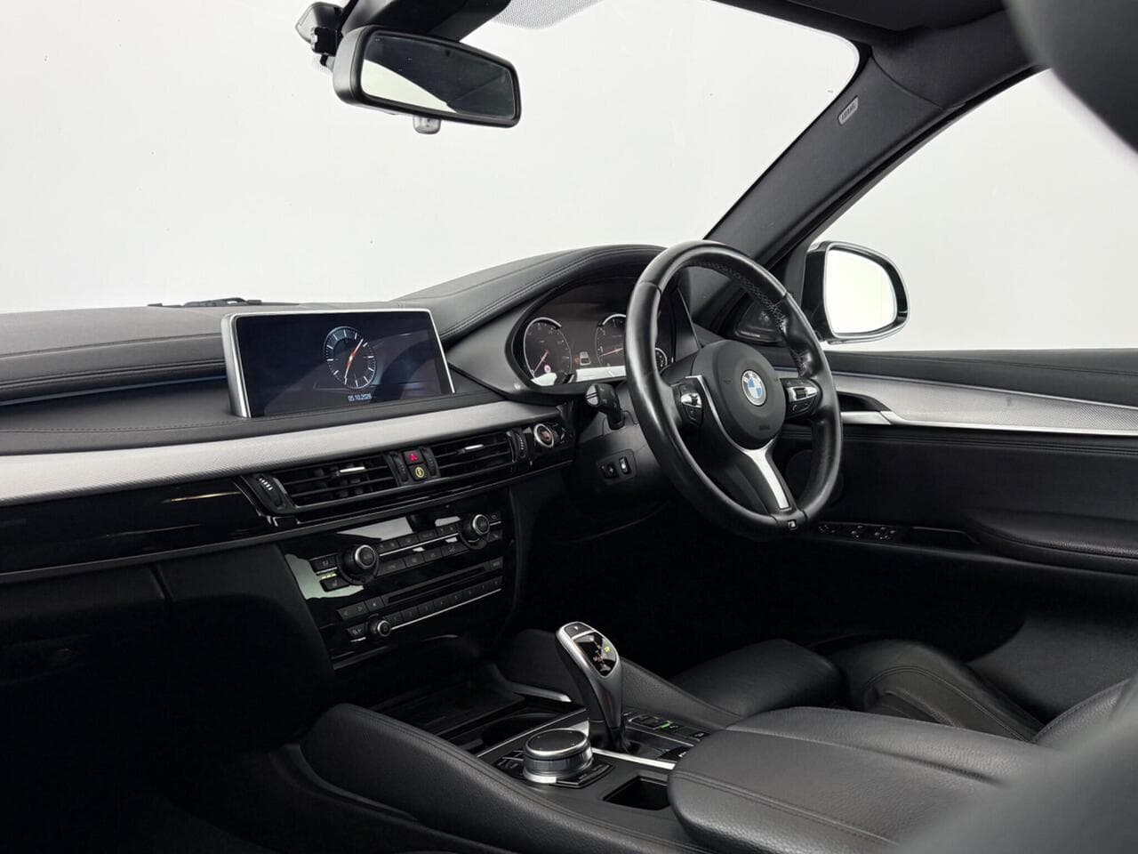 BMW X6 thumbnail Interior Front