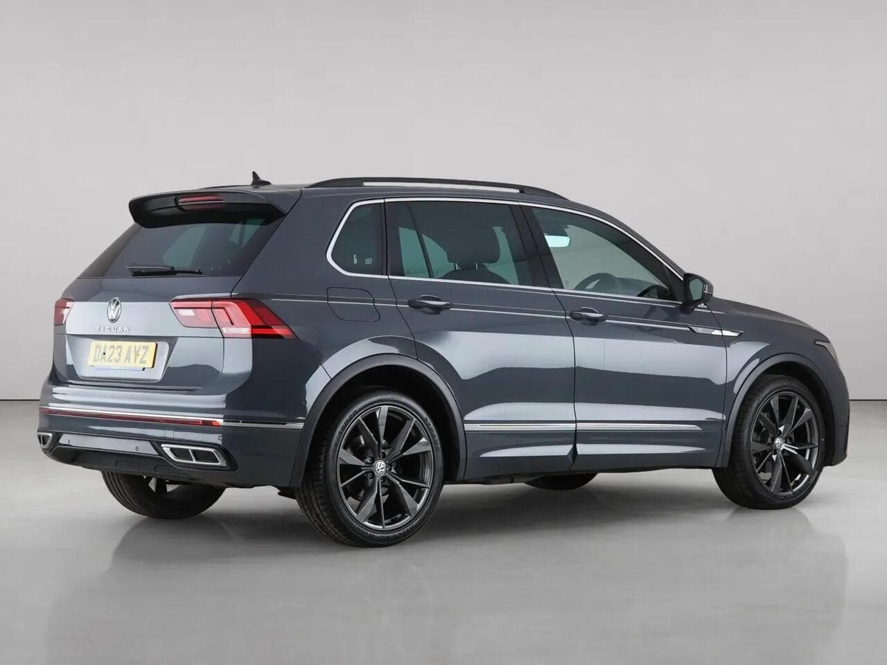Volkswagen Tiguan thumbnail Rear Right