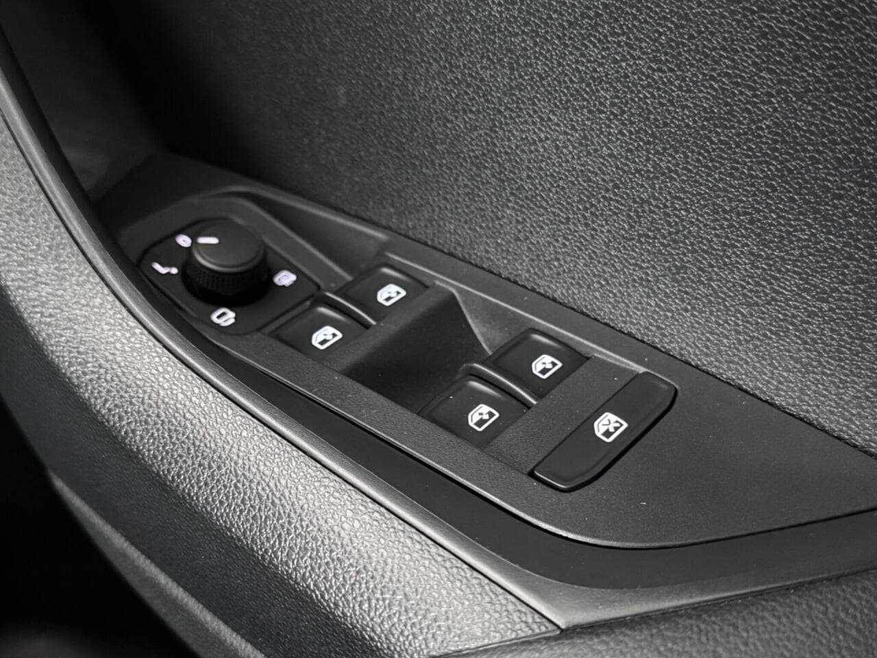 Skoda Karoq thumbnail Misc Controls