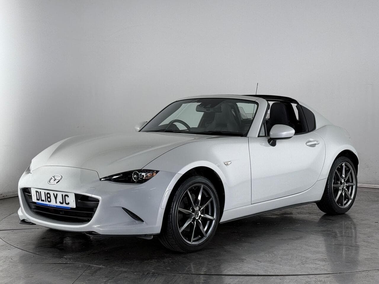 Mazda MX-5 RF thumbnail Front Left