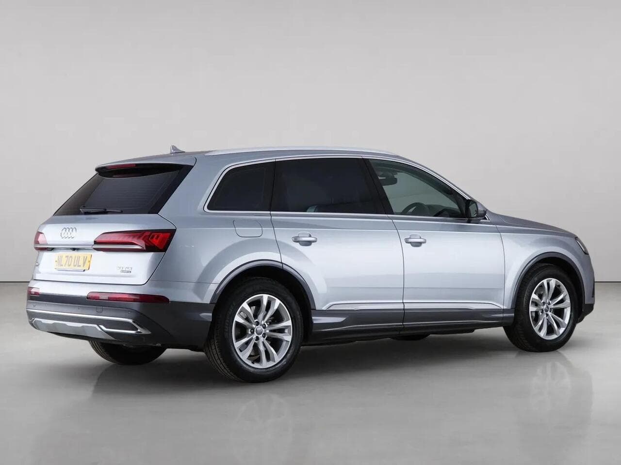 Audi Q7 thumbnail Rear Right
