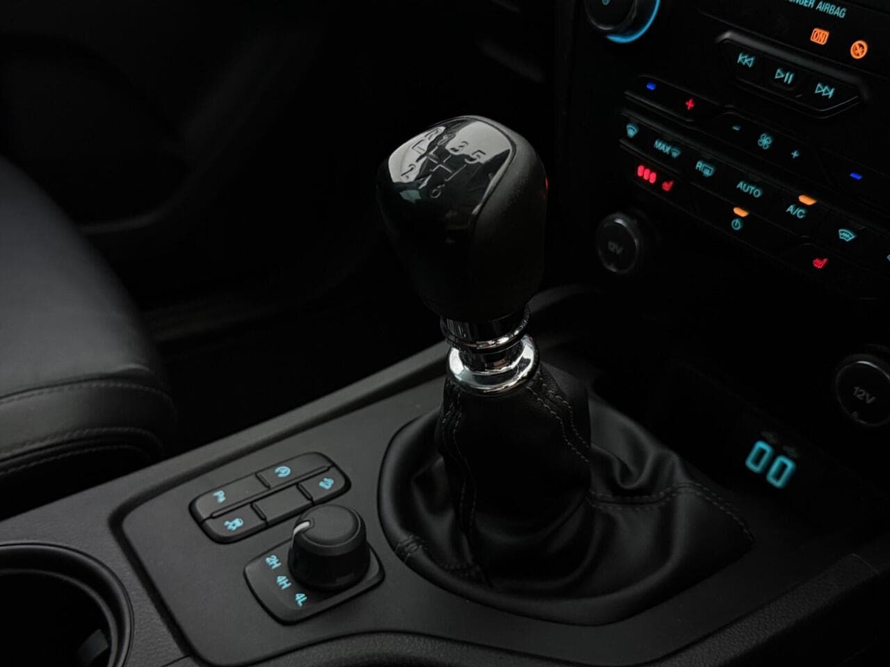 Ford Ranger thumbnail Interior Front