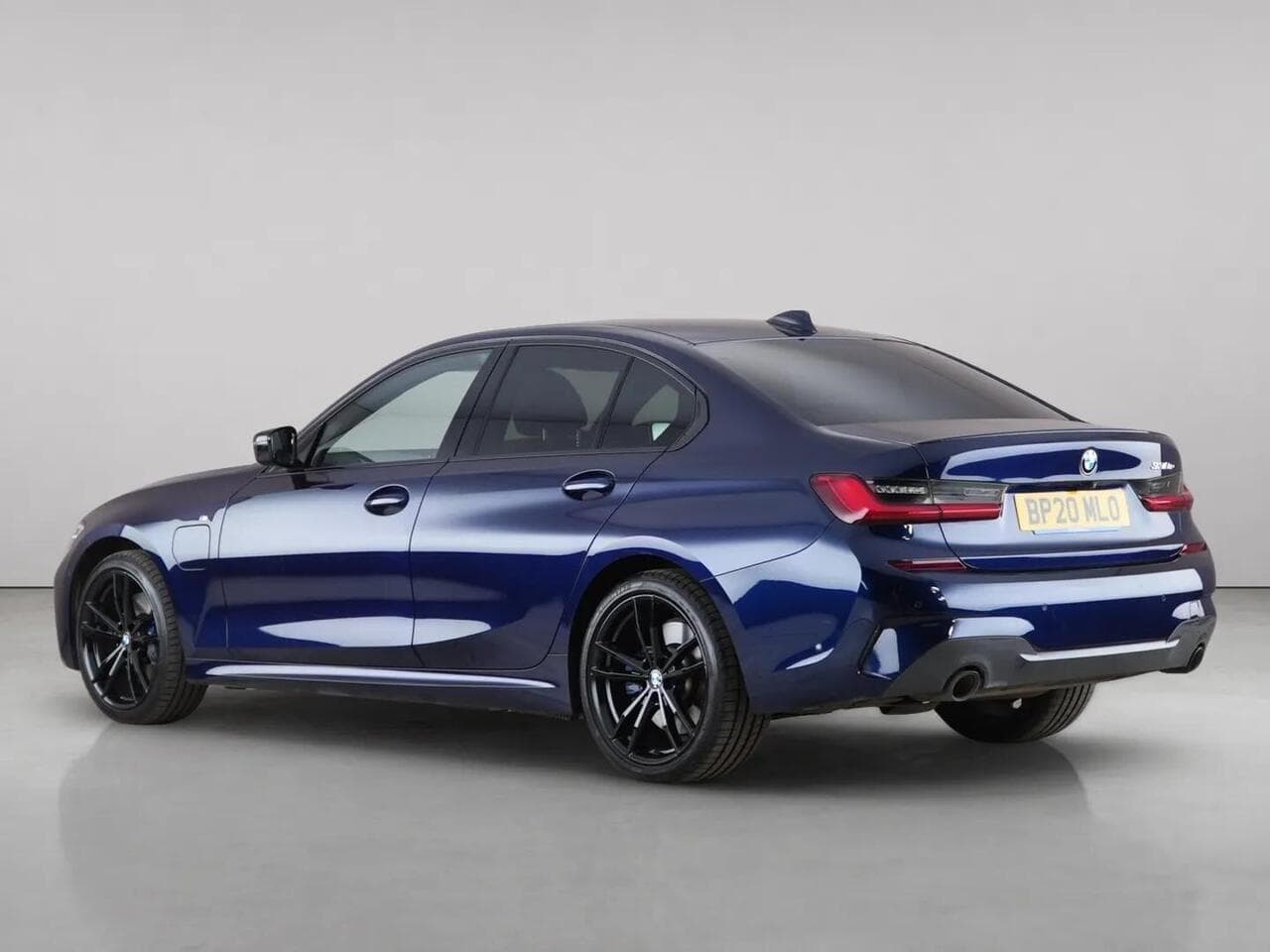 BMW 3 Series thumbnail Rear Left