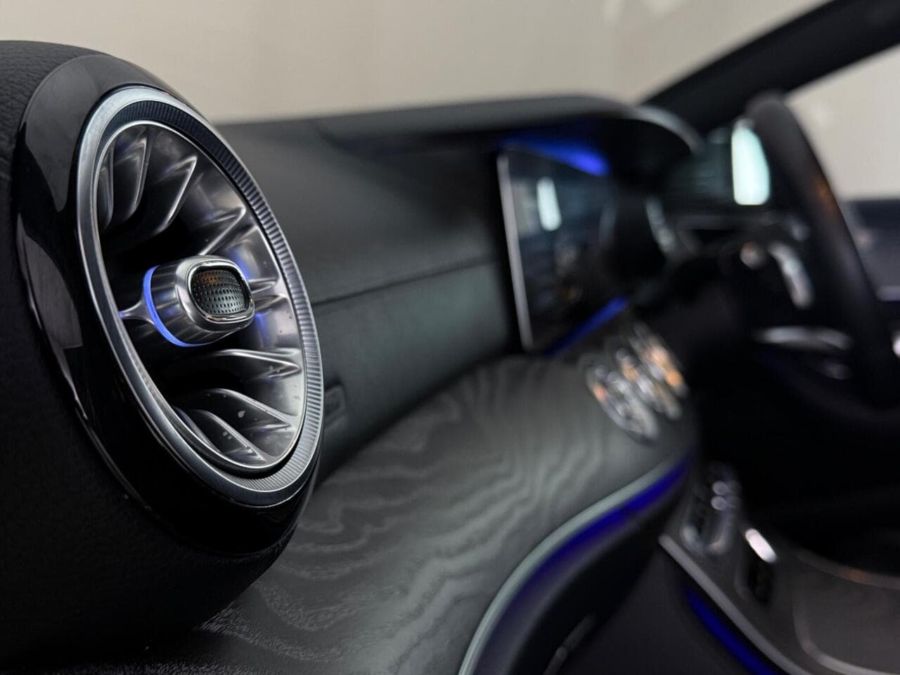 Mercedes-Benz CLS thumbnail Interior Front