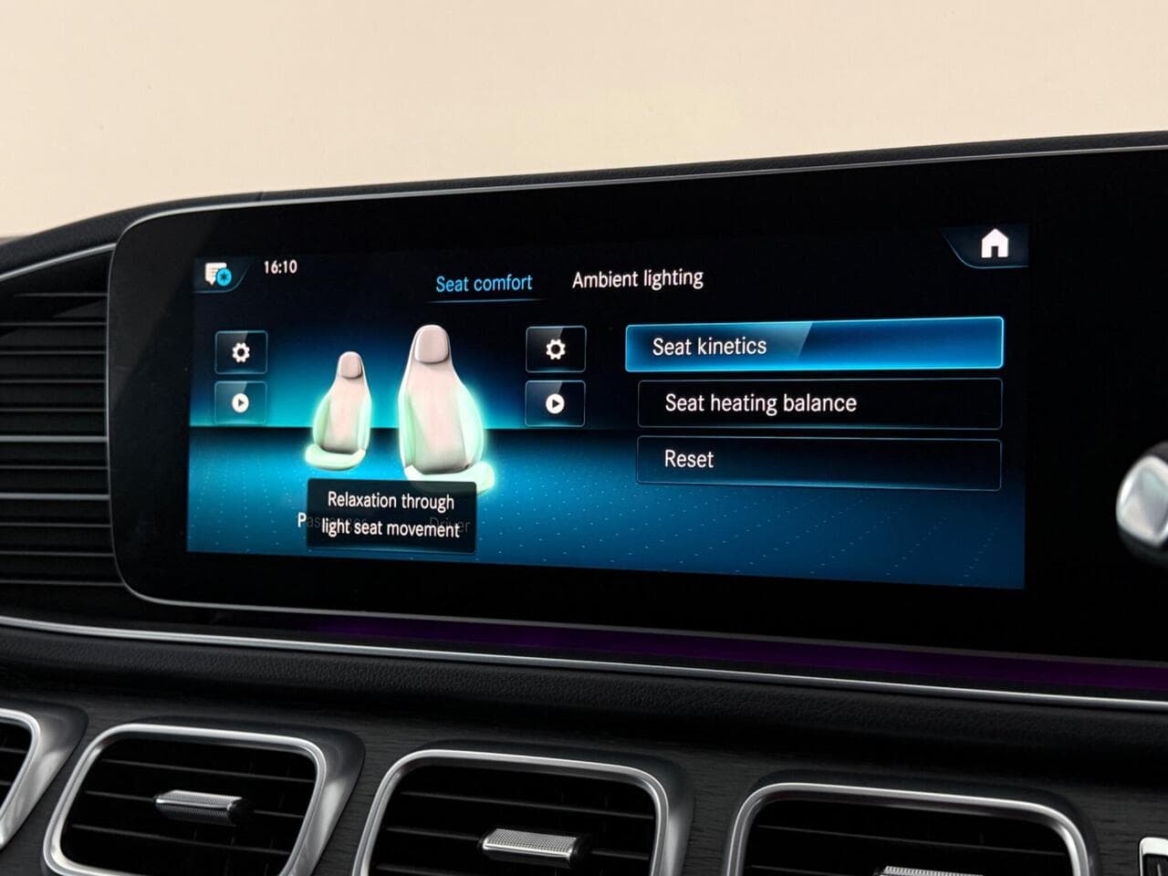 Mercedes-Benz GLE thumbnail Infotainment System