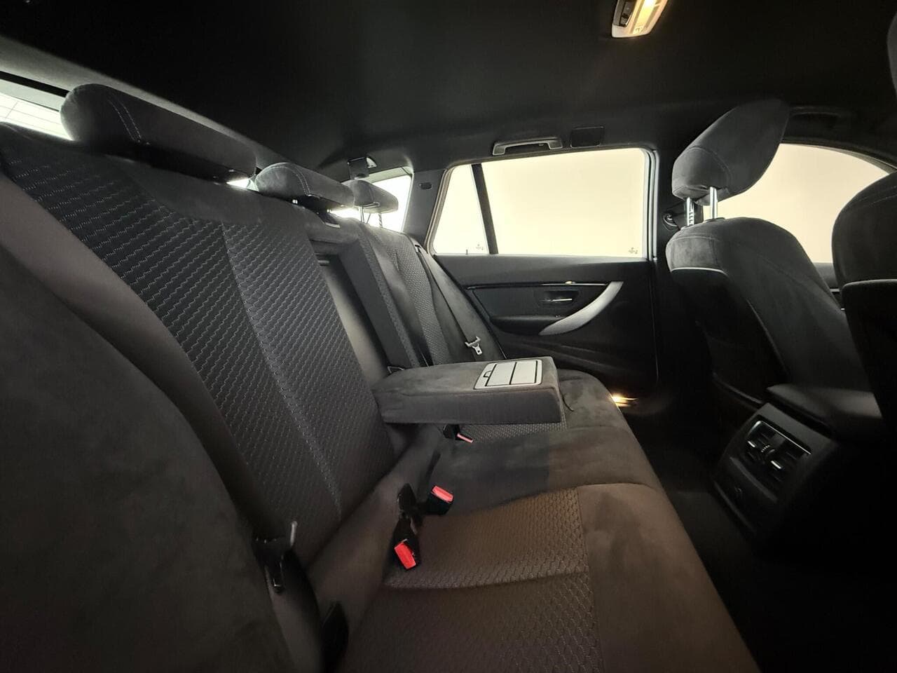 BMW 3 Series thumbnail Seats Rear
