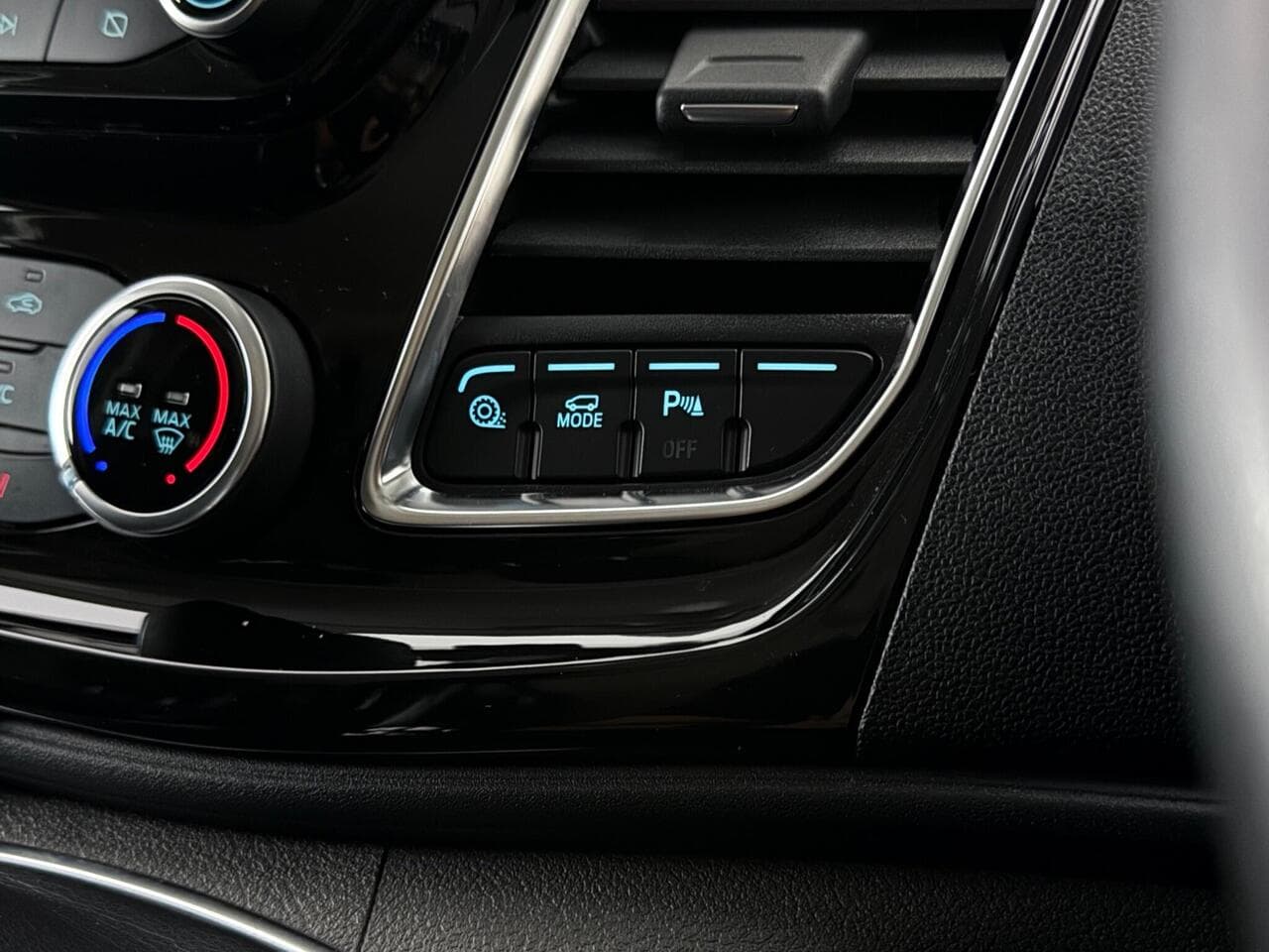 Ford Transit Custom thumbnail Misc Controls