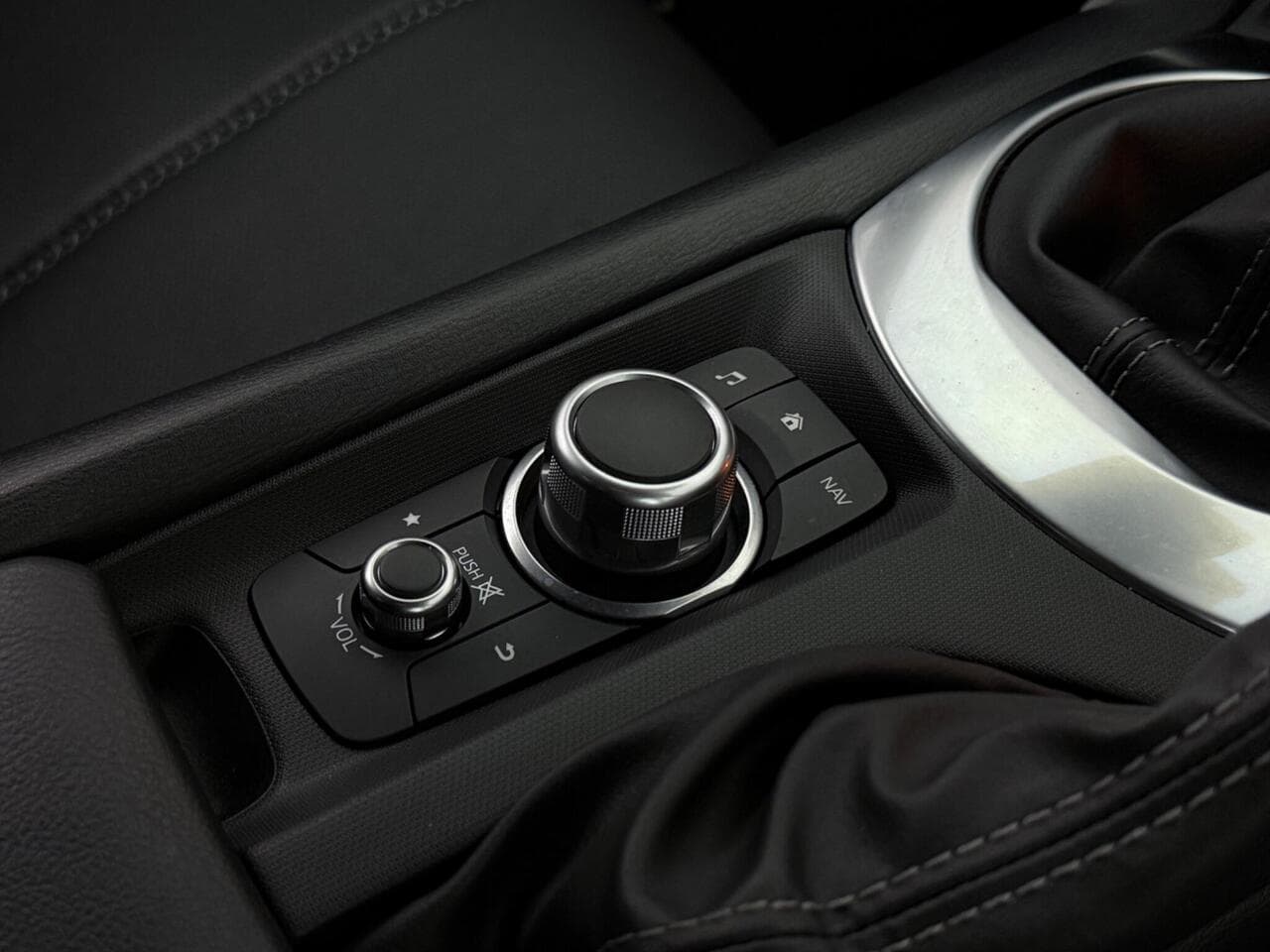 Mazda MX-5 thumbnail Misc Controls